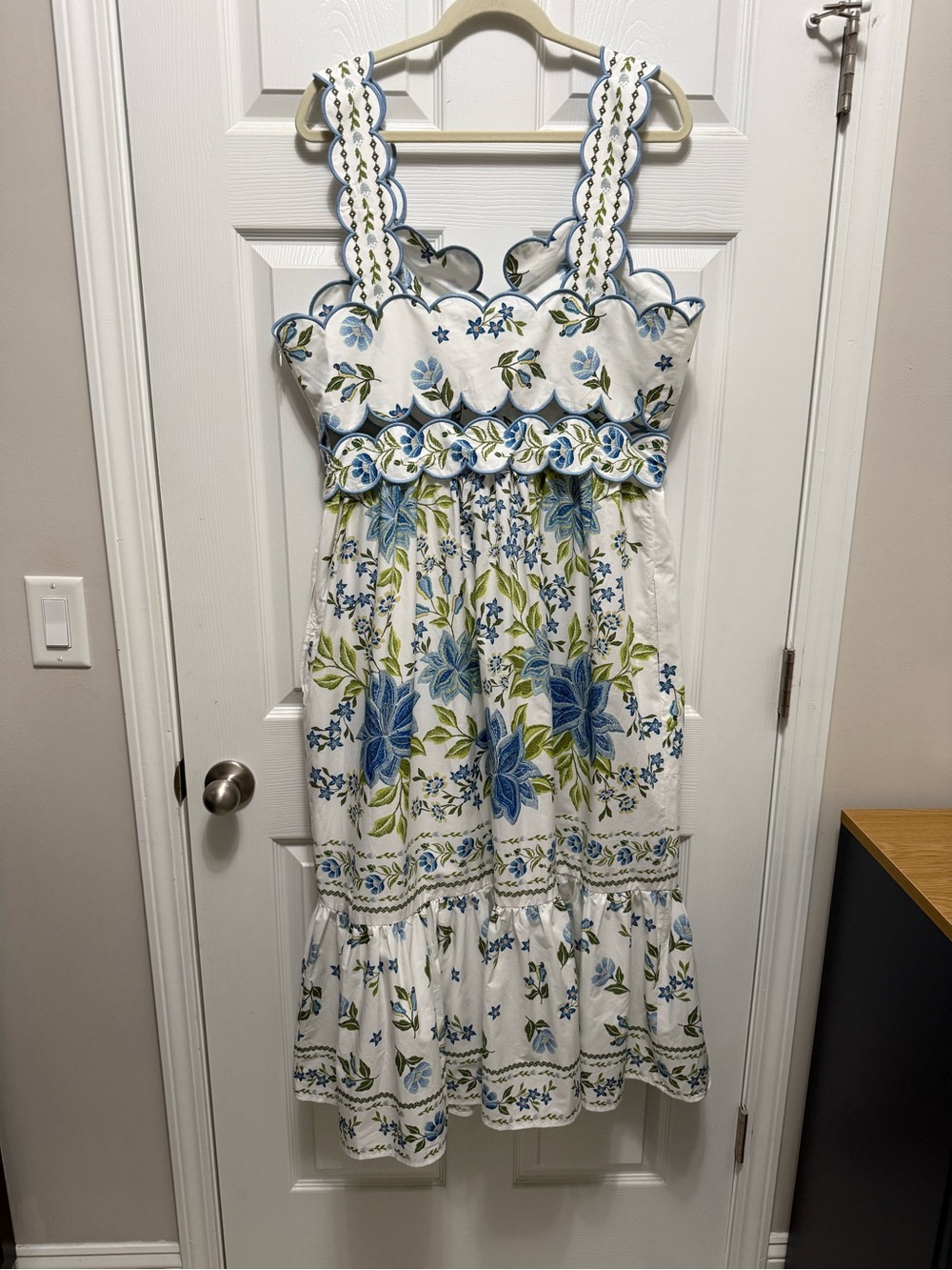 FARM Rio x Anthropologie Sleeveless Scalloped Trim Printed Midi Dress - Picture 4 of 7